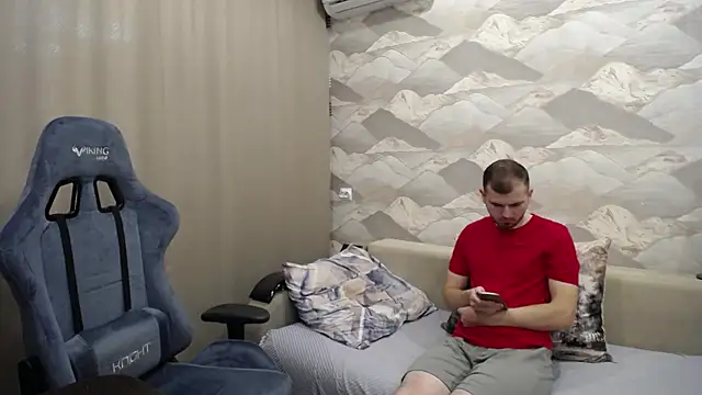 Snapshot of SerzhKorol1 chatting on October 12, 2025, 7:40 am SerzhKorol1 online show from October 12, 2025, 7:40 am