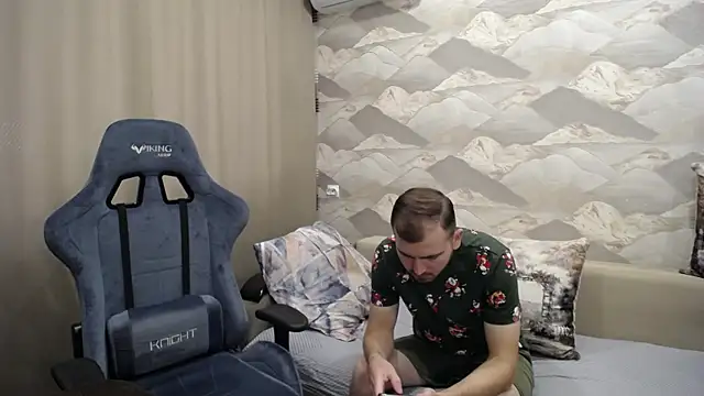 Snapshot of SerzhKorol1 chatting on October 17, 2025, 7:22 am SerzhKorol1 online show from October 17, 2025, 7:22 am