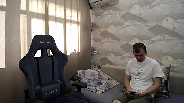 Snapshot of SerzhKorol1 chatting on November 9, 2025, 6:01 am SerzhKorol1 online show from November 9, 2025, 6:01 am