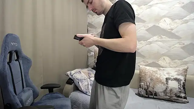 Snapshot of SerzhKorol1 chatting on November 14, 2025, 4:55 am SerzhKorol1 online show from November 14, 2025, 4:55 am