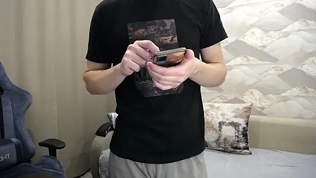 Snapshot of SerzhKorol1 chatting on November 16, 2025, 4:40 am SerzhKorol1 online show from November 16, 2025, 4:40 am