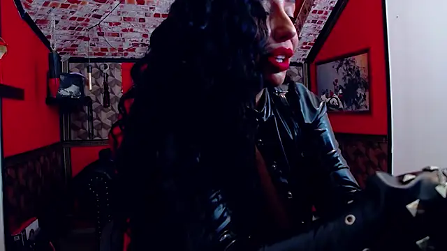 Snapshot of DommeBellatrix chatting on October 25, 2025, 6:21 am DommeBellatrix online show from October 25, 2025, 6:21 am