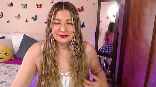 Jolie-Mature online show from December 26, 2024, 8:00 pm