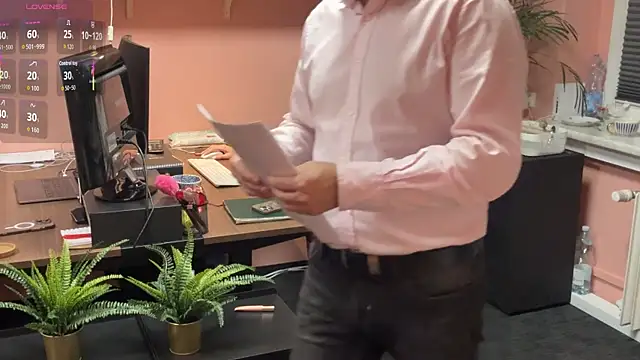 Snapshot of legsLONG chatting on October 25, 2025, 4:31 am legsLONG online show from October 25, 2025, 4:31 am