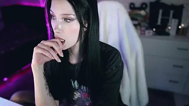 Snapshot of _Uindi_ chatting on December 9, 2024, 7:39 pm Uindi online show from December 9, 2024, 7:39 pm