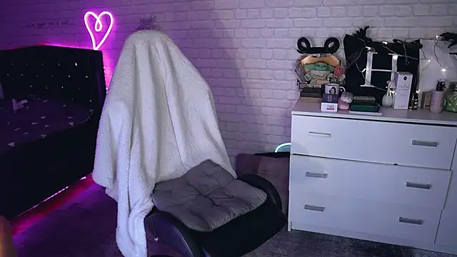 Snapshot of _Uindi_ chatting on December 15, 2024, 7:31 pm Uindi online show from December 15, 2024, 7:31 pm