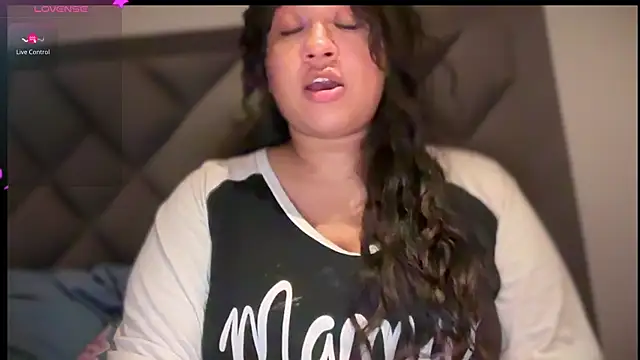 Snapshot of Big_boobs_lau_ chatting on March 14, 2025, 5:59 am Big boobs lau online show from March 14, 2025, 5:59 am