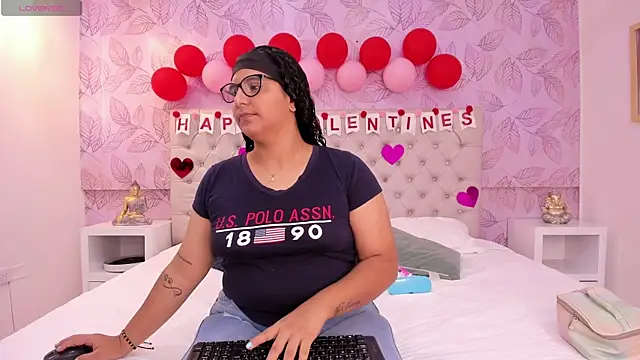 DanielleEvans  online show from February 15, 2025, 11:28 am