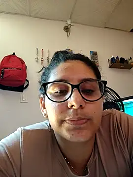 DanielleEvans  online show from February 21, 2025, 5:09 pm