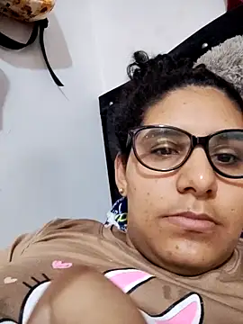 DanielleEvans  online show from February 24, 2025, 2:37 pm