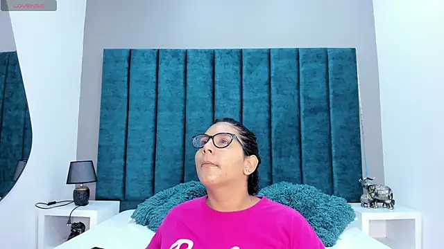 DanielleEvans  online show from December 14, 2025, 11:15 am