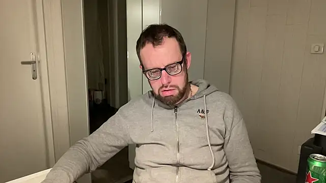 Snapshot of FABIOGLASSES chatting on December 8, 2024, 11:51 pm FABIOGLASSES online show from December 8, 2024, 11:51 pm