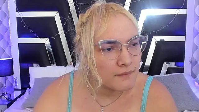 Snapshot of katya_kozlov chatting on October 9, 2025, 5:16 am katya kozlov online show from October 9, 2025, 5:16 am