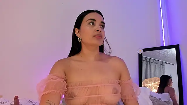 Snapshot of aisha_es chatting on January 19, 2025, 4:04 pm aisha es online show from January 19, 2025, 4:04 pm