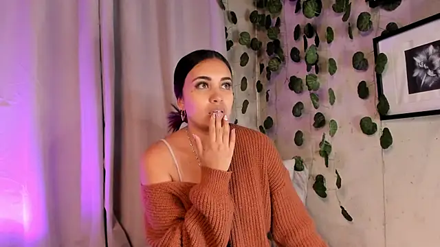 Snapshot of aisha_es chatting on February 19, 2025, 11:04 pm aisha es online show from February 19, 2025, 11:04 pm