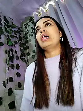 Snapshot of aisha_es chatting on February 22, 2025, 6:19 pm aisha es online show from February 22, 2025, 6:19 pm