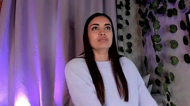 Snapshot of aisha_es chatting on March 5, 2025, 8:32 pm aisha es online show from March 5, 2025, 8:32 pm