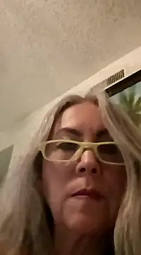 Snapshot of EvaRobinson chatting on December 18, 2024, 1:26 am EvaRobinson online show from December 18, 2024, 1:26 am