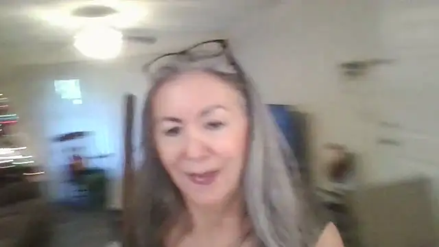 Snapshot of EvaRobinson chatting on January 2, 2025, 9:28 pm EvaRobinson online show from January 2, 2025, 9:28 pm