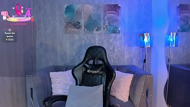 Snapshot of MelanieHudson_ chatting on October 15, 2025, 8:09 pm MelanieHudson  online show from October 15, 2025, 8:09 pm
