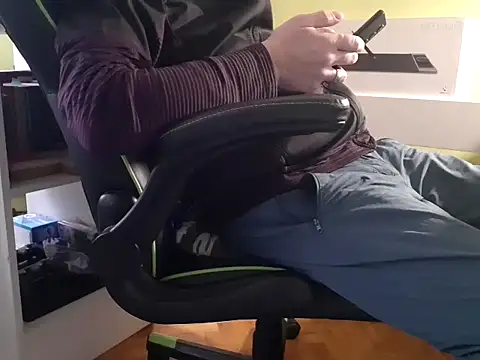 feathersify online show from November 25, 2025, 7:08 am