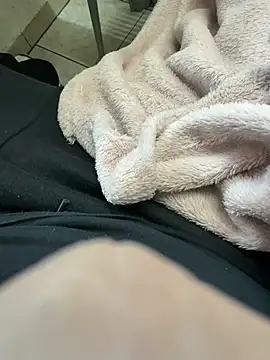 Snapshot of buri232 chatting on March 3, 2025, 8:05 am buri232 online show from March 3, 2025, 8:05 am