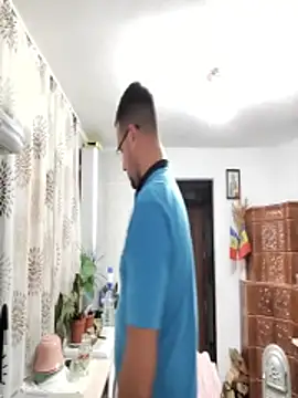 Snapshot of flowdmxx chatting on November 6, 2025, 4:30 pm flowdmxx online show from November 6, 2025, 4:30 pm