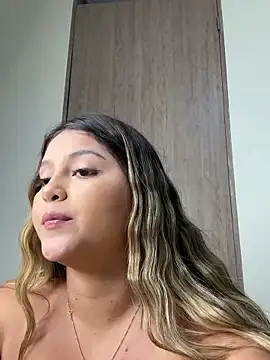 lunablossom  online show from January 15, 2025, 1:02 am