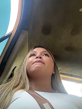 lunablossom  online show from March 1, 2025, 5:27 pm