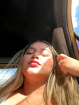 lunablossom  online show from October 19, 2025, 8:09 pm