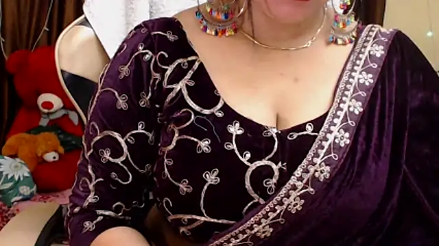 Snapshot of Naughty_Kashish chatting on October 27, 2025, 5:44 am Naughty Kashish online show from October 27, 2025, 5:44 am