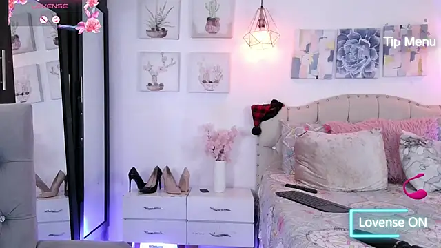 Snapshot of Dulce_Morrys chatting on December 27, 2024, 5:48 pm Dulce Morrys online show from December 27, 2024, 5:48 pm