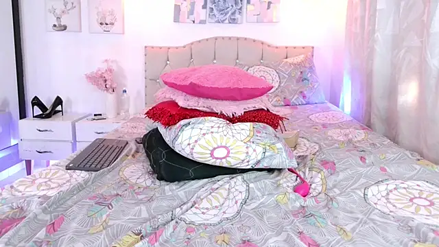 Snapshot of Dulce_Morrys chatting on March 4, 2025, 9:00 pm Dulce Morrys online show from March 4, 2025, 9:00 pm