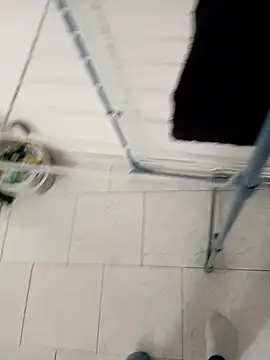 Snapshot of mickzizi chatting on December 5, 2024, 10:23 am mickzizi online show from December 5, 2024, 10:23 am