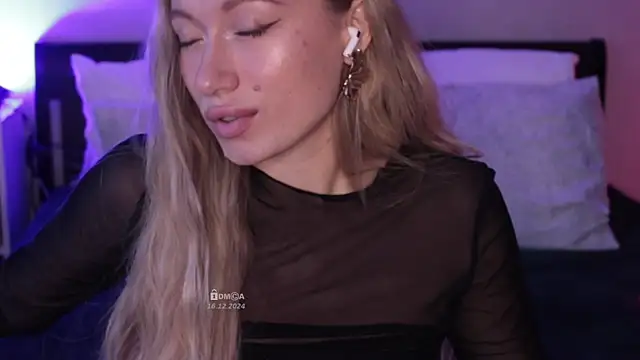 Blondie Bunny online show from December 16, 2024, 4:02 am