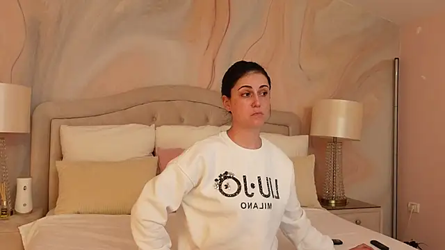 Snapshot of OliviaSirena chatting on February 22, 2025, 7:58 pm OliviaSirena online show from February 22, 2025, 7:58 pm