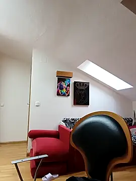 Snapshot of laura_dirtyhot chatting on November 10, 2025, 8:02 am laura dirtyhot online show from November 10, 2025, 8:02 am