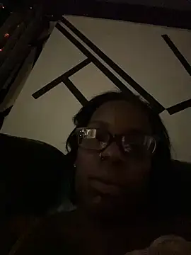 Snapshot of ChocolateBuns101 chatting on December 22, 2024, 10:38 am ChocolateBuns101 online show from December 22, 2024, 10:38 am