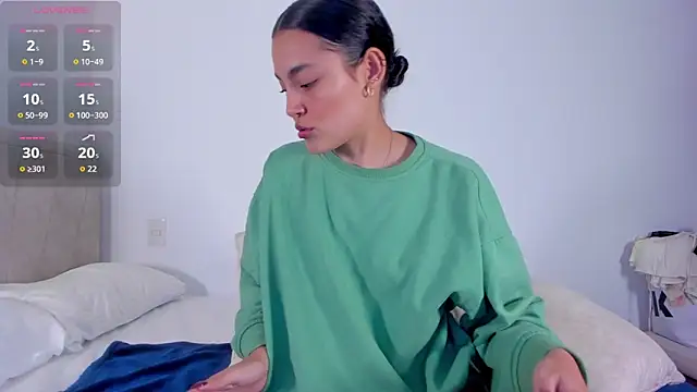 TIFFANYRUSSO online show from November 24, 2025, 4:12 am