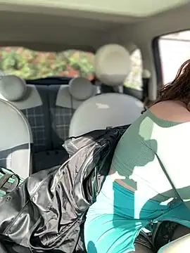 DaisyVibesss online show from March 7, 2025, 9:51 am