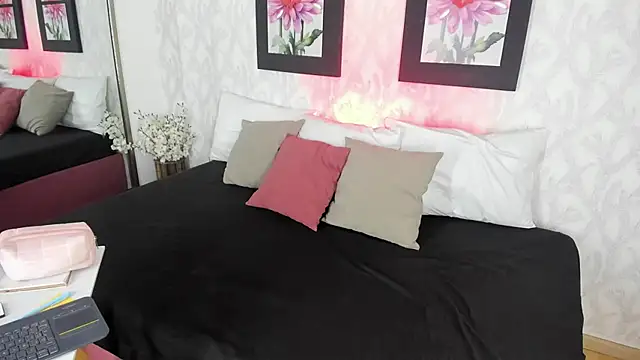 EmilySumer online show from November 27, 2025, 9:06 pm