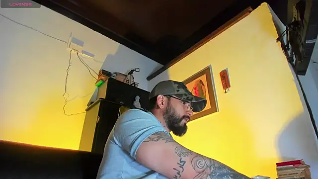 CamiloGray  online show from October 22, 2025, 1:44 pm