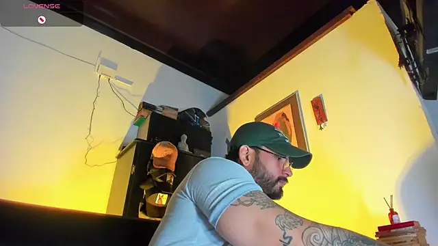 CamiloGray  online show from November 14, 2025, 1:54 pm