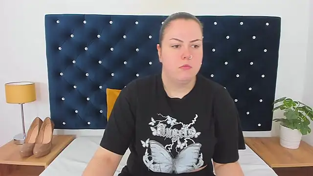 EvaLick online show from February 18, 2025, 6:37 am