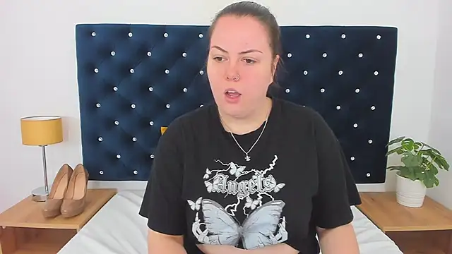 EvaLick online show from February 18, 2025, 9:43 am