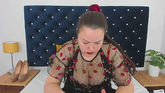 EvaLick online show from February 19, 2025, 6:33 am