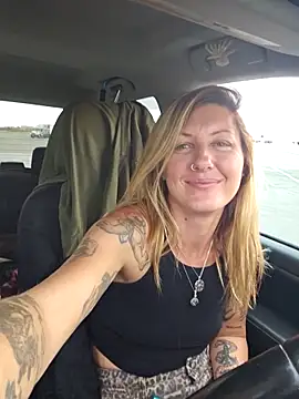 SheIsSomething online show from November 14, 2025, 11:46 pm