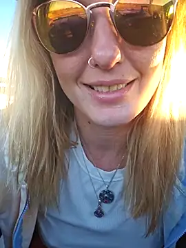 SheIsSomething online show from December 3, 2025, 11:58 pm