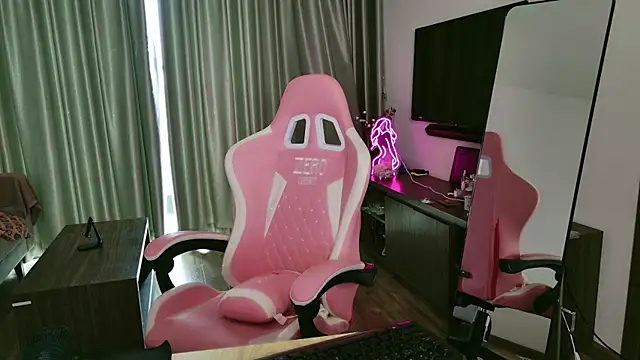 Snapshot of AsianQueens chatting on December 5, 2025, 12:19 am AsianQueens online show from December 5, 2025, 12:19 am