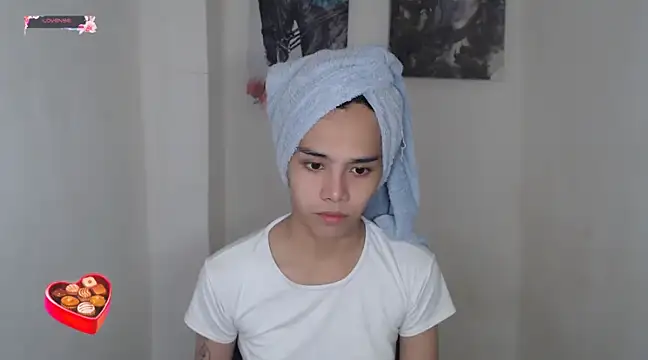 Snapshot of shecutie69 chatting on December 18, 2024, 3:22 pm shecutie69 online show from December 18, 2024, 3:22 pm